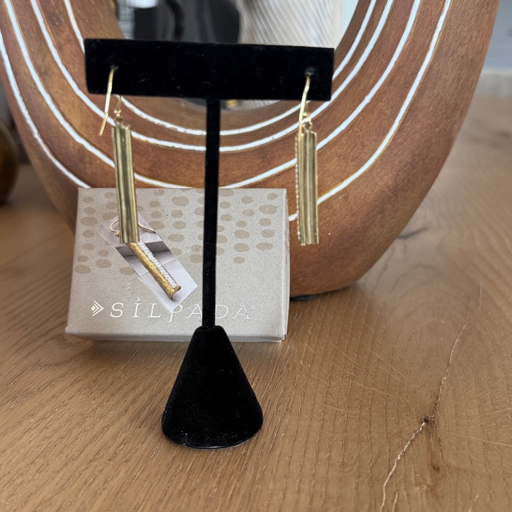 Silpada KR Pearl & Brass Earrings - Picture 4 of 7
